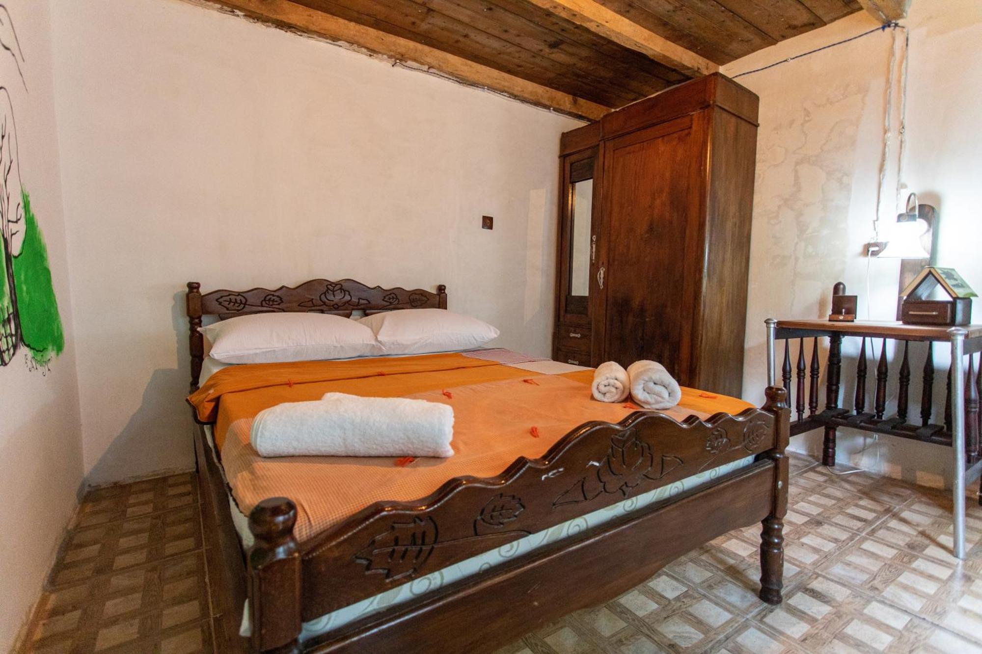 Book Hotel Kutaisi Bagian luar foto