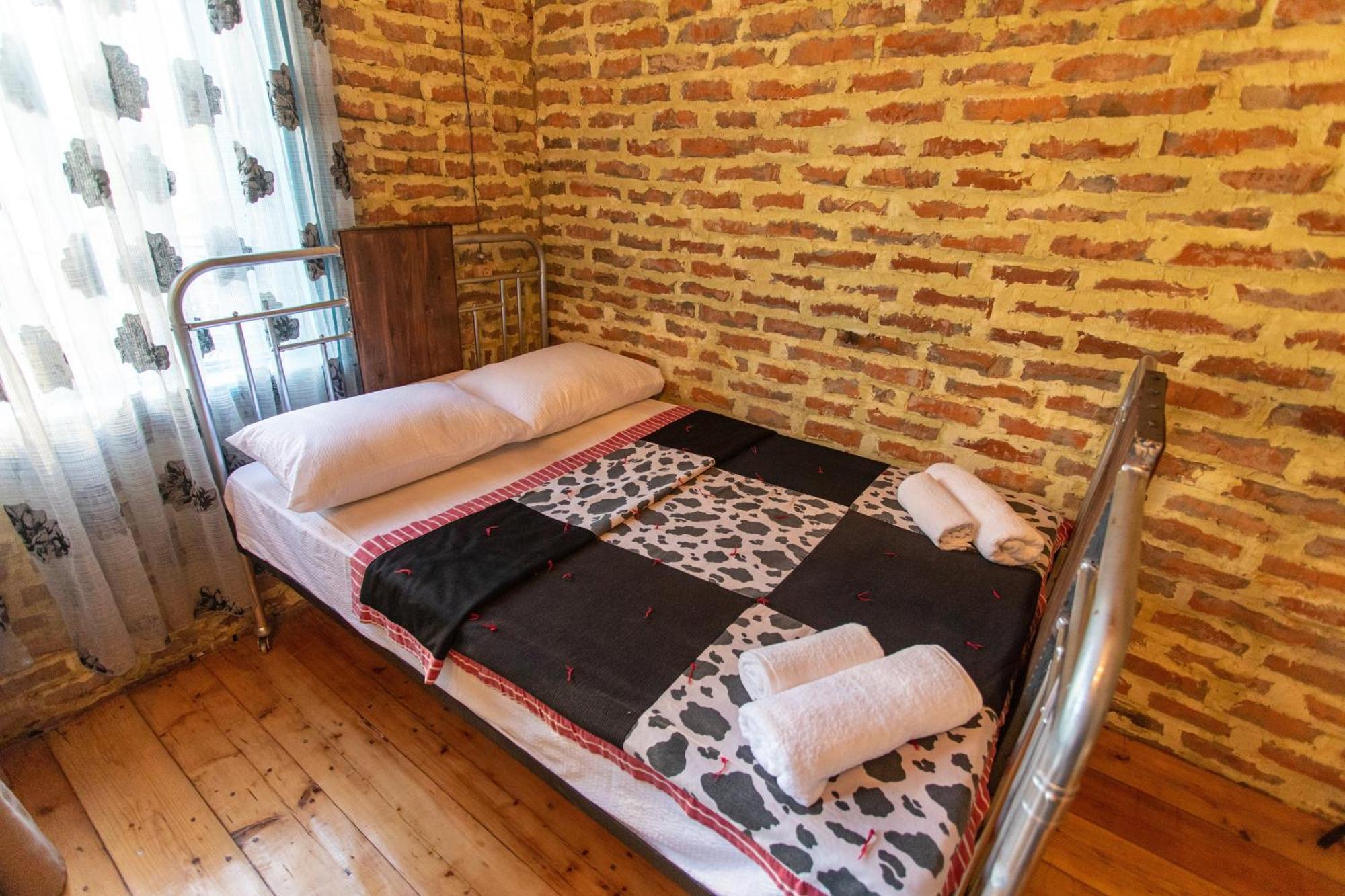 Book Hotel Kutaisi Bagian luar foto