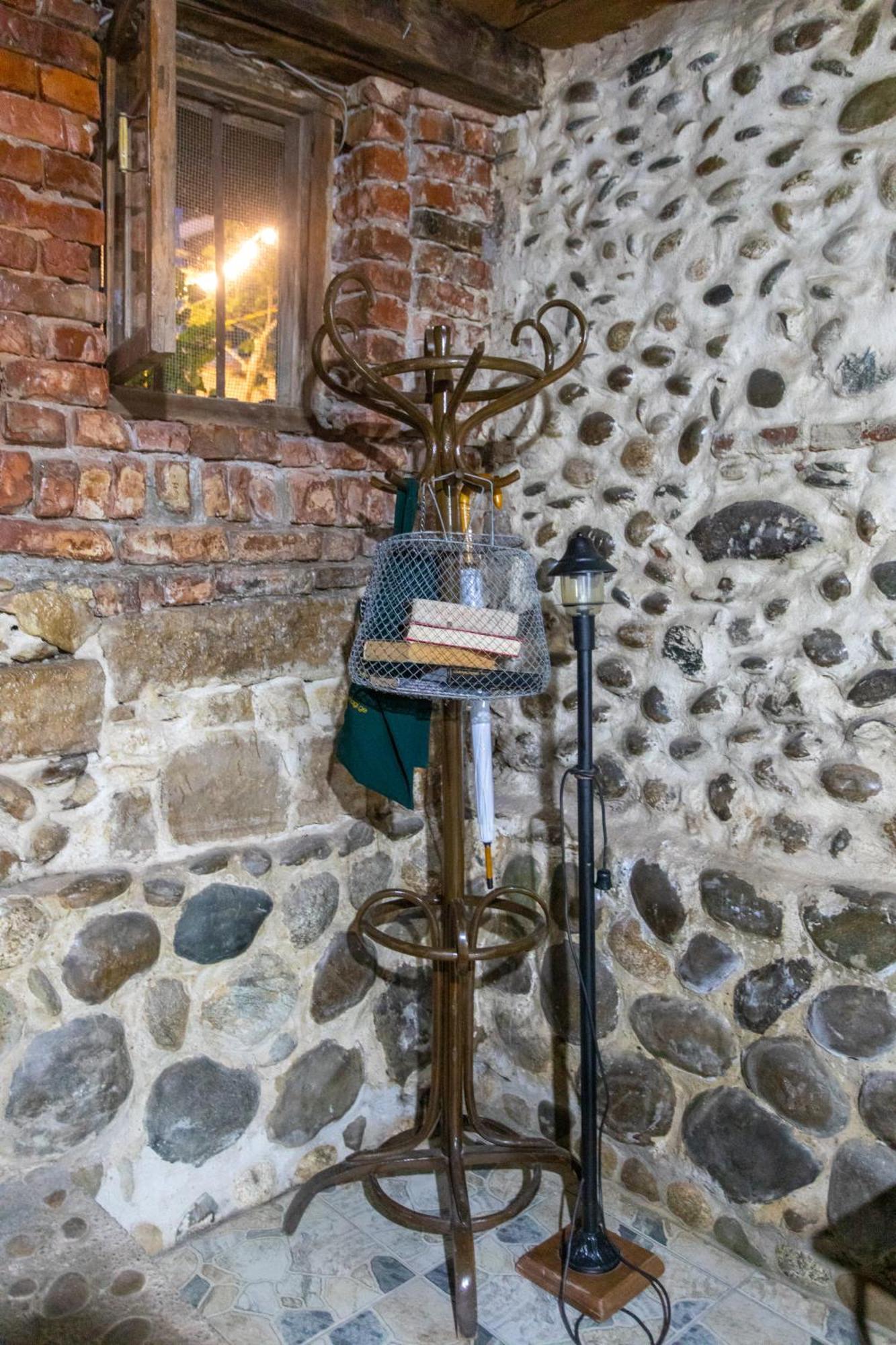Book Hotel Kutaisi Bagian luar foto