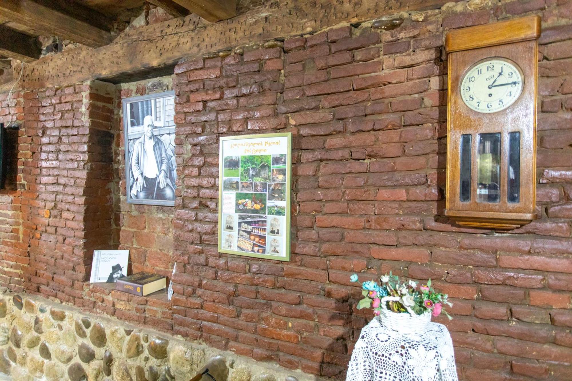 Book Hotel Kutaisi Bagian luar foto