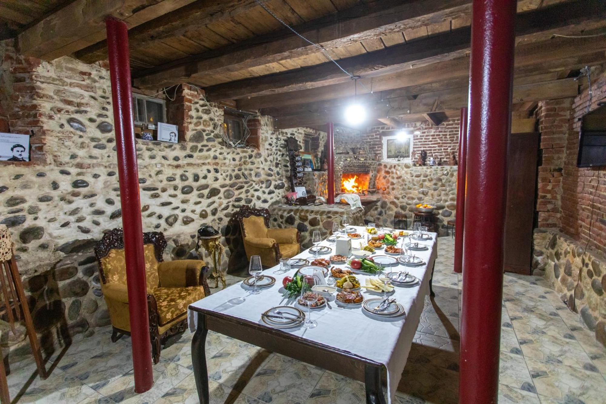 Book Hotel Kutaisi Bagian luar foto