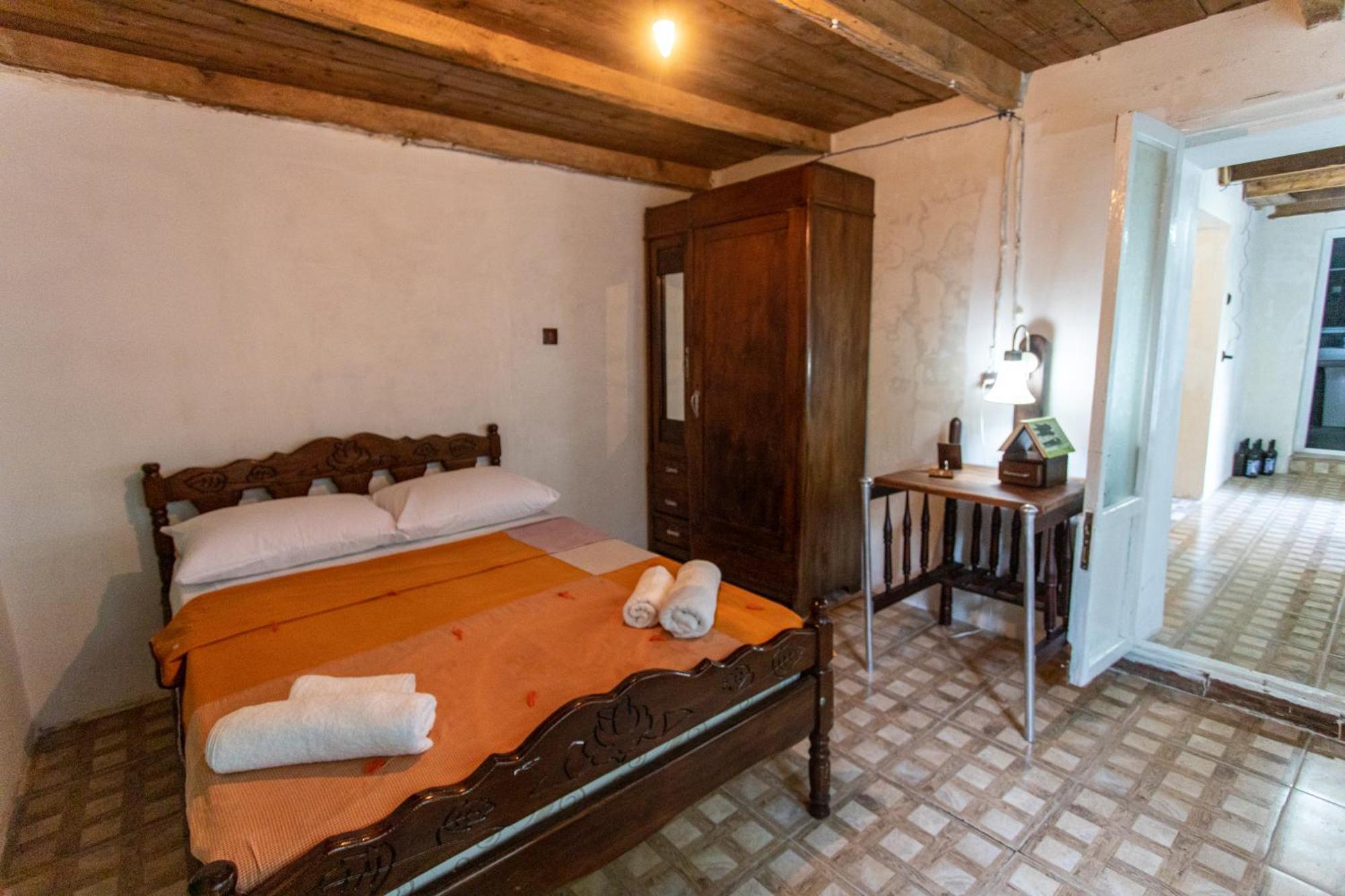 Book Hotel Kutaisi Bagian luar foto