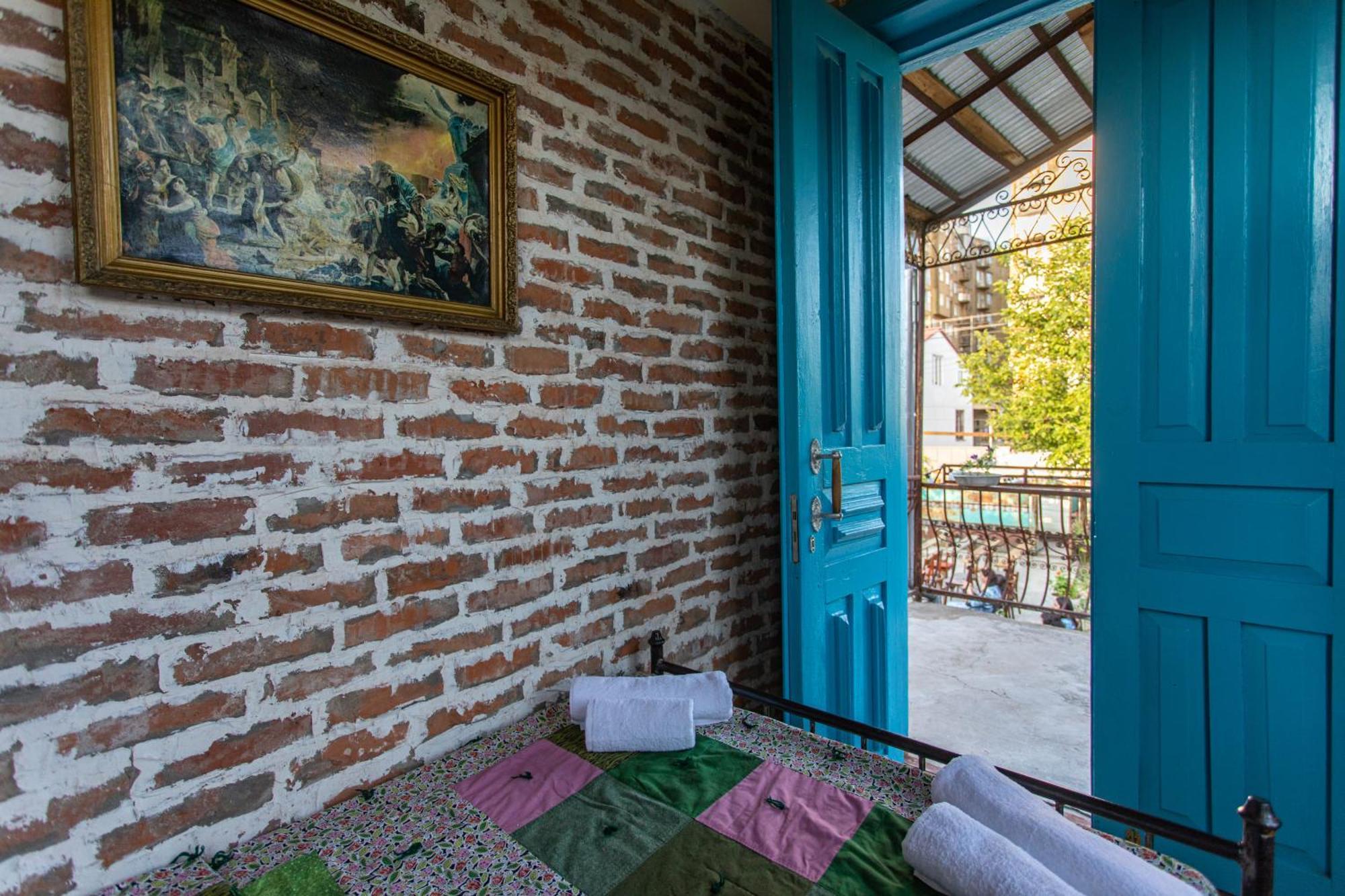 Book Hotel Kutaisi Bagian luar foto