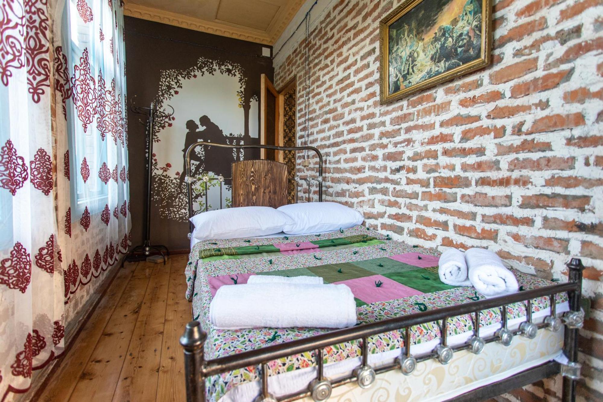 Book Hotel Kutaisi Bagian luar foto