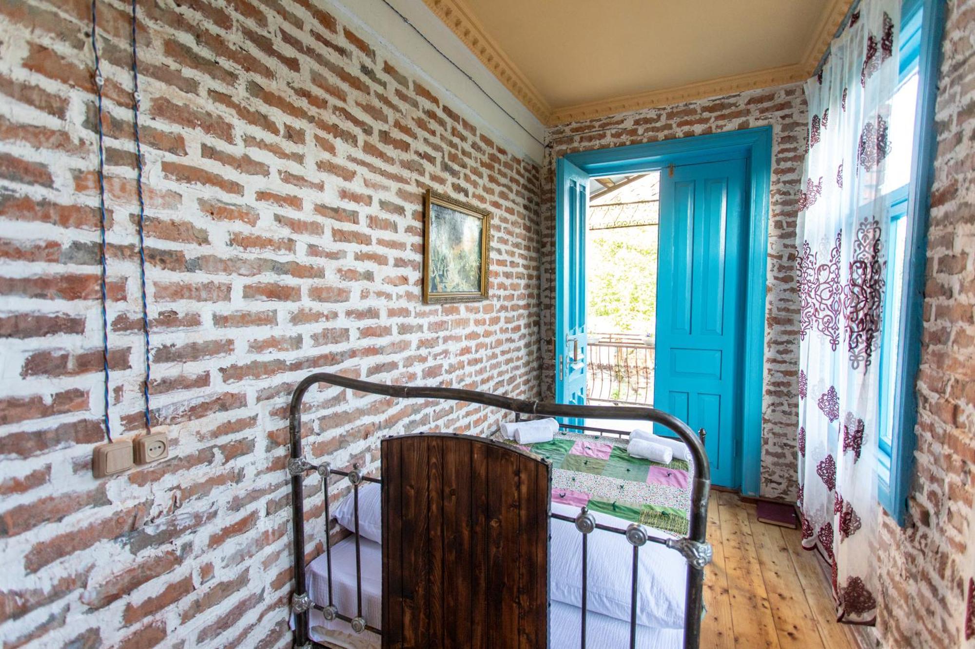 Book Hotel Kutaisi Bagian luar foto