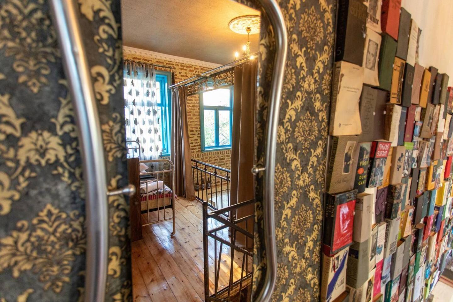 Book Hotel Kutaisi Bagian luar foto