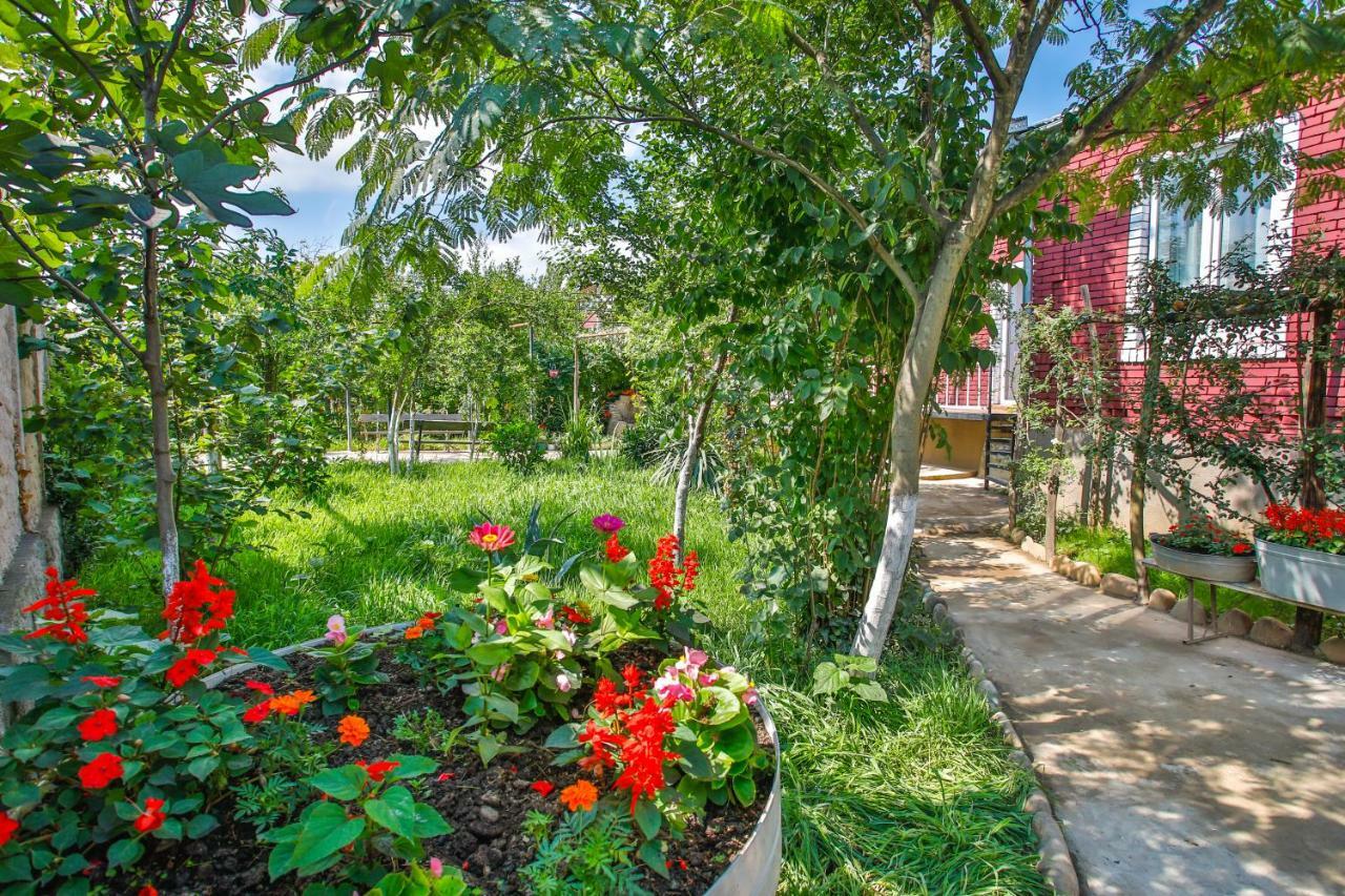 Book Hotel Kutaisi Bagian luar foto