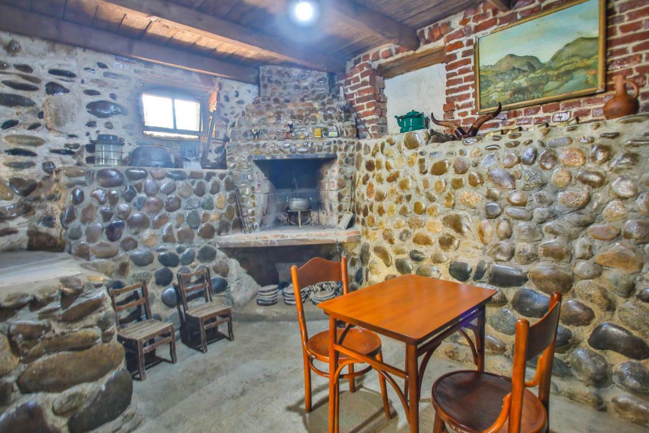 Book Hotel Kutaisi Bagian luar foto