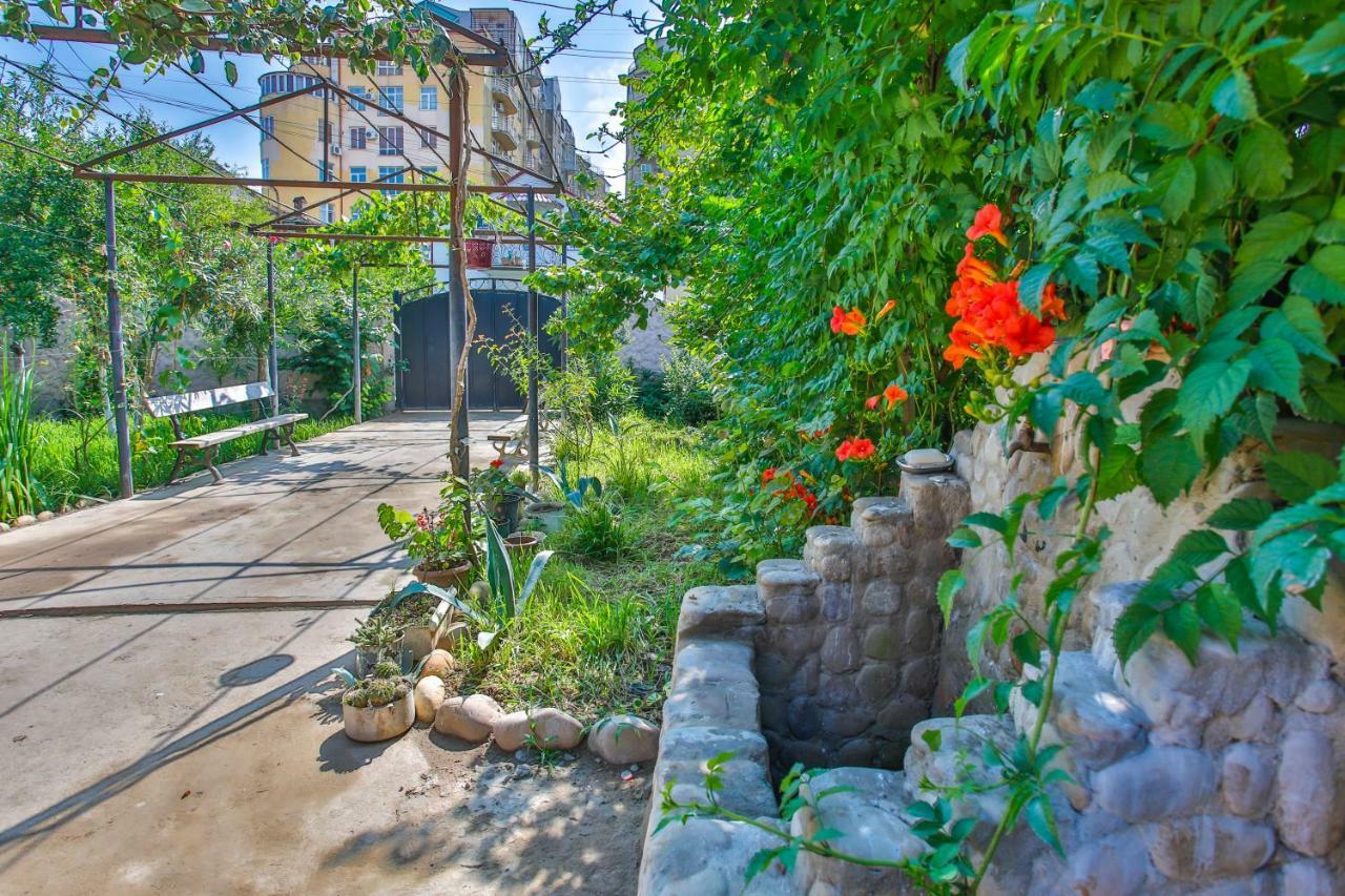 Book Hotel Kutaisi Bagian luar foto
