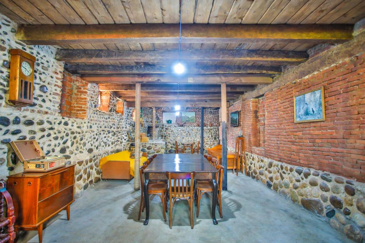 Book Hotel Kutaisi Bagian luar foto